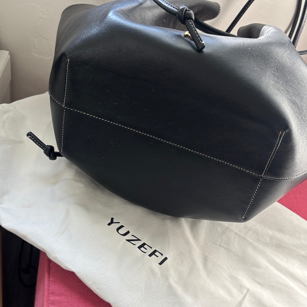 Yuzefi Large Mochi Black Tote - Picture 4 of 13